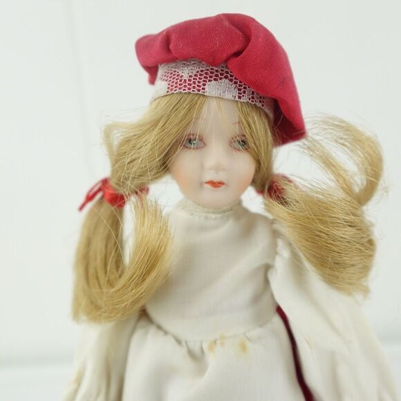 Russ Berrie International Doll Canada - Picture 2 of 11